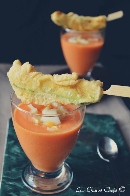Salmorejo picante con Tempura de aguacate Salmorejo picante con Tempura de aguacate