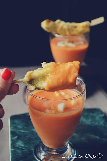 Salmorejo picante con Tempura de aguacate Salmorejo picante con Tempura de aguacate