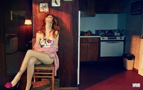 Anais Pouliot se relaja en esta sesión retro para WWD Anais Pouliot se relaja en esta sesión retro para WWD