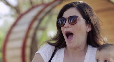 Un hombre afeita su barba tras 14 años y recogen las reacciones de su familia en este anuncio Un hombre afeita su barba tras 14 años y recogen las reacciones de su familia en este anuncio