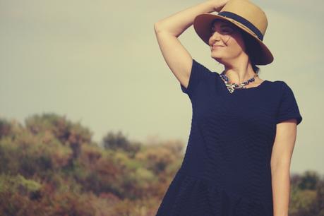 Negro y complementos en marrón Negro y complementos en marrón