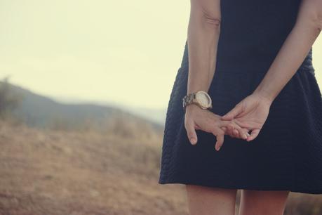 Negro y complementos en marrón Negro y complementos en marrón