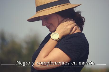 Negro y complementos en marrón Negro y complementos en marrón