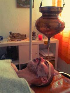 Shirodara. Tratamiento Ayurveda en Málaga. Shirodara. Tratamiento Ayurveda en Málaga.