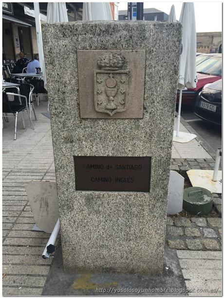 Monolito en la dársena de Curuxeira que marca el inicio del camino Monolito en la dársena de Curuxeira que marca el inicio del camino