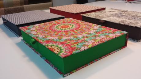 Taller de cajas libro con tela en cartonnage.