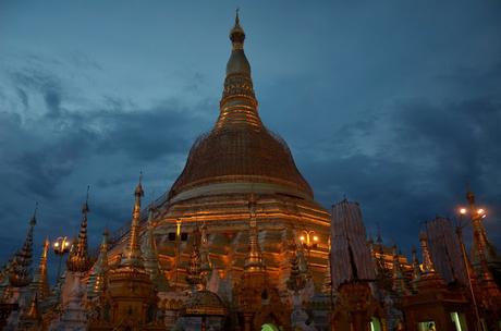 Shwedagon Paya al atardecer Shwedagon Paya al atardecer