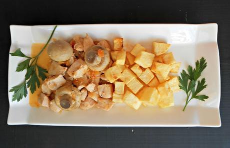 Pollo con funghi e patate (pollo con setas y patatas) Pollo con funghi e patate (pollo con setas y patatas)
