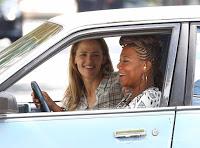 PRIMERAS IMÁGENES DE QUEEN LATIFAH Y JENNIFER GARNER EN EL SET DE MIRACLES FROM HEAVEN