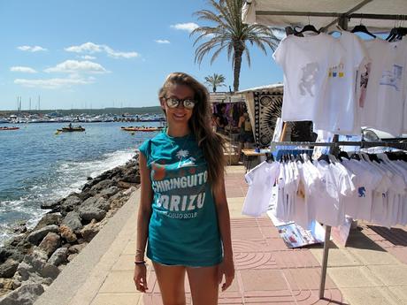 Echando de menos la tierrina, en las fiestas de Fornells Menorca, con look sport.