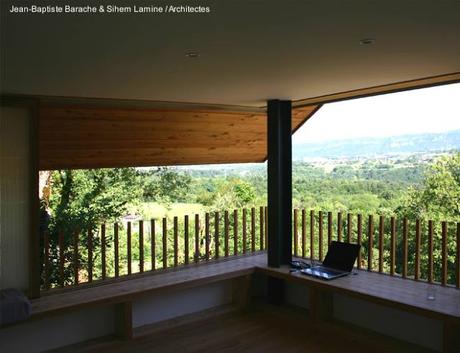 Moderna casa de montaña en acero y madera en Francia.