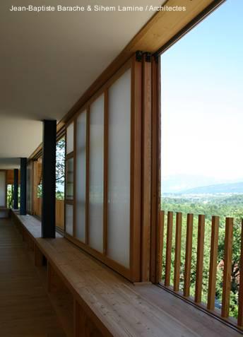 Moderna casa de montaña en acero y madera en Francia.