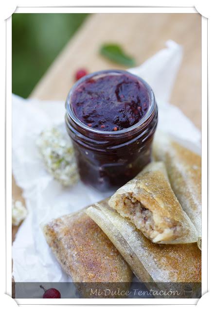 Samosas de Camembert con Salsa de Arándanos