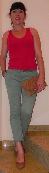 Verde militar y rojo (look y outfit) Verde militar y rojo (look y outfit)