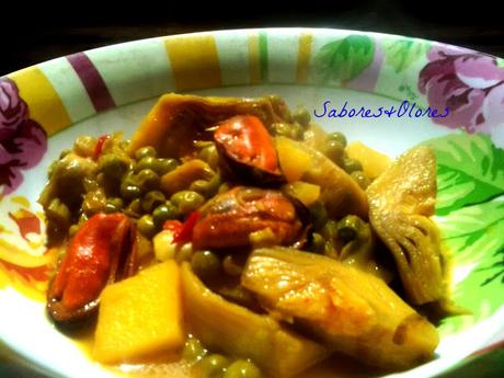 CAZUELA DE MEJILLONES CON GUISANTES Y ALCACHOFAS CAZUELA DE MEJILLONES CON GUISANTES Y ALCACHOFAS