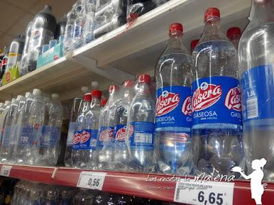 Refrescos azucarados. Riesgos de su consumo Refrescos azucarados. Riesgos de su consumo