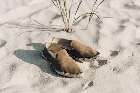 Flying Point Beach Flying_Point_Beach-The_Hamptons-Striped_Shorts-Saylor_NY-Espadrilles-Beach_Look-Chloe_Girls-Outfit-Revolve_In_The_Hamptons-39
