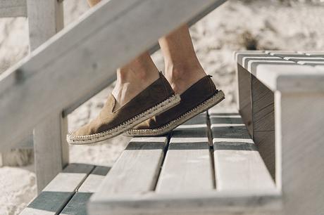 Flying Point Beach Flying_Point_Beach-The_Hamptons-Striped_Shorts-Saylor_NY-Espadrilles-Beach_Look-Chloe_Girls-Outfit-Revolve_In_The_Hamptons-15