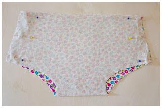 Conjunto de baño para bebé niña con patrón PDF gratis Conjunto de baño para bebé niña con patrón PDF gratis
