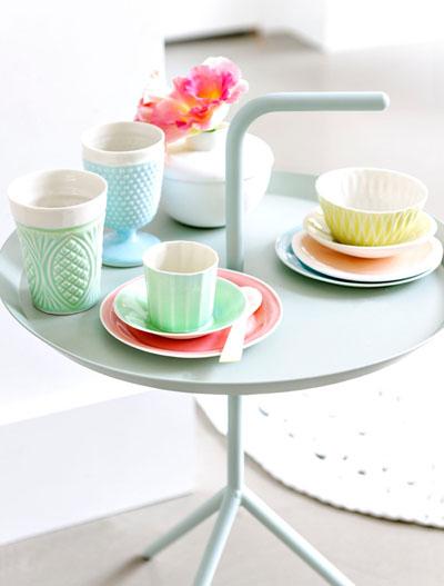 Saboreando los pasteles. Saboreando los pasteles.