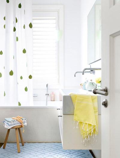 Saboreando los pasteles. Saboreando los pasteles.