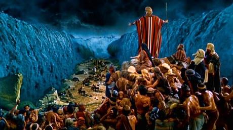Film still from The Ten Commandments (1956) / Paramount Pictures los diez mandamientos mares Cecil B. DeMille charlton heston moses moisés
