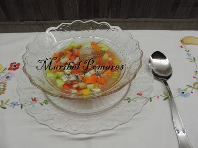 Ensalada de verano con boquerones en vinagre. Ensalada de verano con boquerones en vinagre.