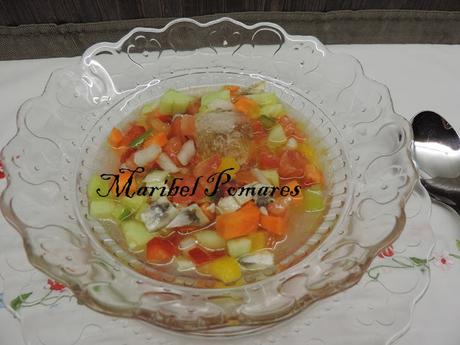 Ensalada de verano con boquerones en vinagre. Ensalada de verano con boquerones en vinagre.