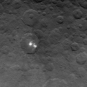 Los puntos brillantes generan mini-atmósferas en Ceres Puntos brillantes de Ceres