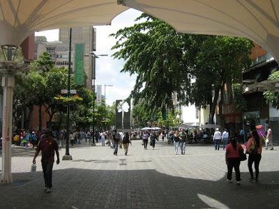 EL RECREO - ELIMINAS LAS INSTALACIONES OLVIDADAS EN PLENO BULEVAR DE SABANA GRANDE