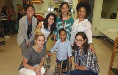 Jennifer Lawrence visita un hospital infantil en Canadá