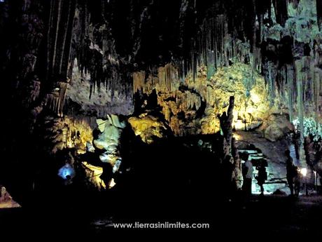 Las galerías turísticas de la cueva de Nerja
