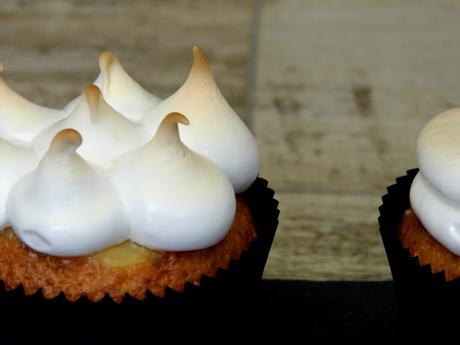 CUP CAKE TARTA DE LIMÓN Y MERENGUE SUIZO CUP CAKE TARTA DE LIMÓN Y MERENGUE SUIZO