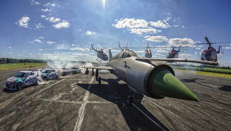 ¿Puede un helicóptero desafiar a un drift car? red-bull-heli-drift