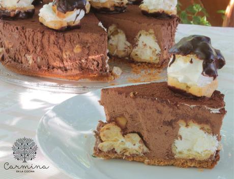 TARTA DE MOUSSE DE CHOCOLATE Y PROFITEROLES