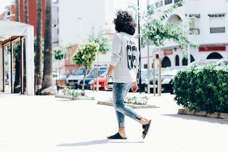 DEAD LEGACY DEAD_LEGACY_Glamour_Narcotico_Dead_Legacy_Sweater_Skinny_Jeans_Pull&Bear_Sandals_Sunday_Somewhere_Sunglasses_Charlie_Cole_Menswear_Street_Style_El_Perello (4)