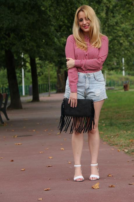 Con camisa y shorts Con camisa y shorts