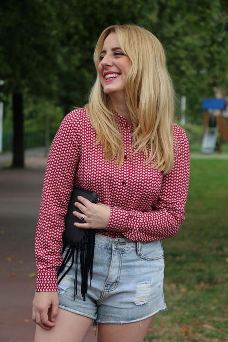 Con camisa y shorts Con camisa y shorts