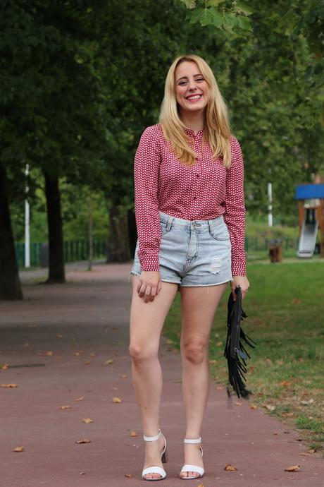 Con camisa y shorts Con camisa y shorts