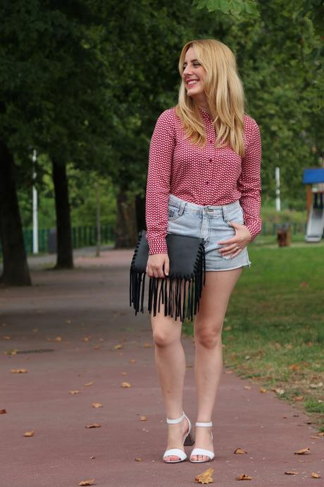 Con camisa y shorts Con camisa y shorts