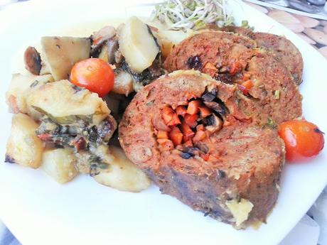 Redondo de seitán con relleno de verduras Redondo de seitán con relleno de verduras