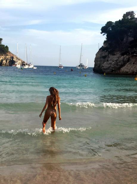 Bikini étnico en Cala Galdana Menorca