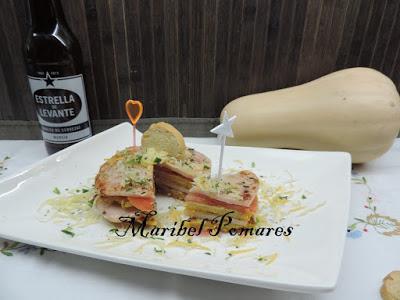 Hamburguesas de calabaza con jamón de pavo, tomate y queso. Hamburguesas de calabaza con jamón de pavo, tomate y queso.