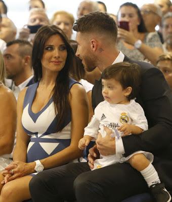 Pilar Rubio y su hijo arropan a Ramos en su renovación