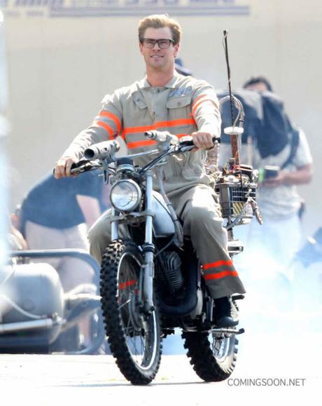 UN VISTAZO A CHRIS HEMSWORTH EN EL SET DE CAZAFANTASMAS UN VISTAZO A CHRIS HEMSWORTH EN EL SET DE CAZAFANTASMAS