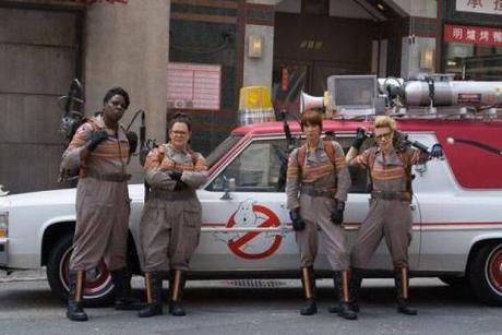 Imagen de #ChrisHemsworth en el reboot femenino de #Ghostbusters