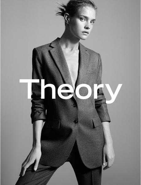 Natalia Vodianova vuelve a la campaña de otoño de Theory