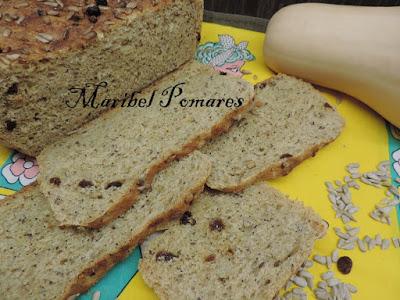 Pan integral de calabaza, semillas de amapola, linaza, girasol y pasas. Pan integral de calabaza, semillas de amapola, linaza, girasol y pasas.