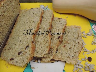 Pan integral de calabaza, semillas de amapola, linaza, girasol y pasas. Pan integral de calabaza, semillas de amapola, linaza, girasol y pasas.