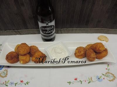 Bocados de patata con salsa de yogur finas hierbas. Bocados de patata con salsa de yogur finas hierbas.